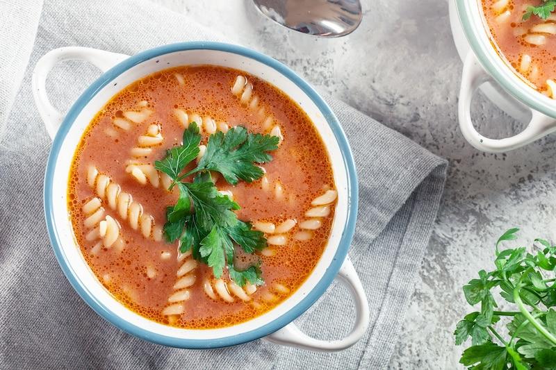 Sezonowe składniki do pomidorówki