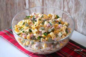 Świąteczne inspiracje: jaką sałatkę zrobić, by zachwycić gości?