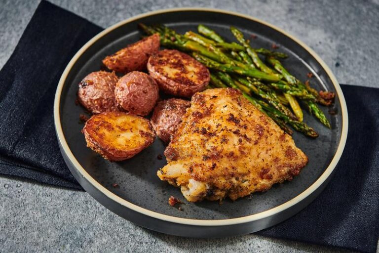 Odkryj, ile smażyć kurczaka w piekarniku, aby był soczysty i chrupiący