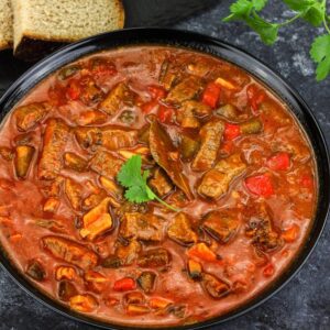 Odkryj tajemnice smaku: jakie przyprawy idealnie pasują do strogonowa?