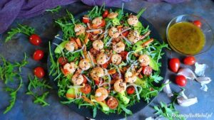 Pomysły na sałatki do krewetek – najlepsze przepisy, które zachwycą smakoszy