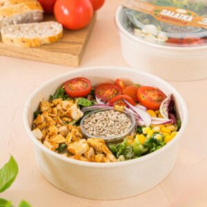 Smakowite sałatki na imprezę, które zachwycą Twoich gości