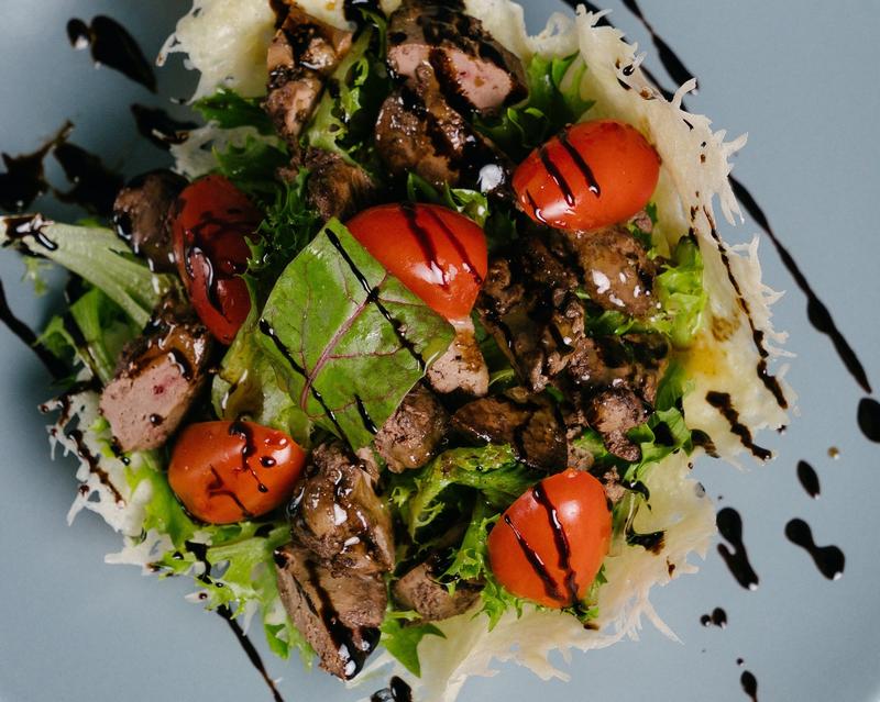 Idealna sałatka do wołowiny: odkryj smaki, które zachwycą Twoje podniebienie!