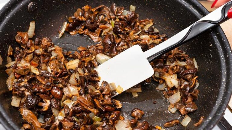 Jak długo smażyć suszone grzyby, aby wydobyć ich pełny smak?