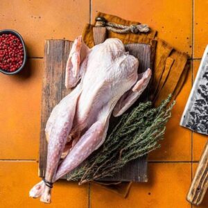 Jak smakuje perliczka? Odkryj jej wyjątkowy smak i walory kulinarne