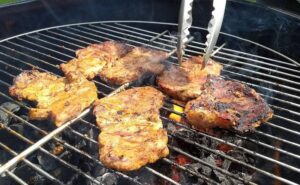 Jakie przyprawy najlepiej podkreślą smak karkówki na grilla?