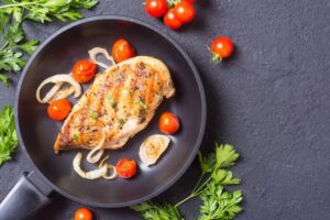 Optymalne smażenie udek z kurczaka – ile czasu zajmuje perfekcyjne przyrządzenie?