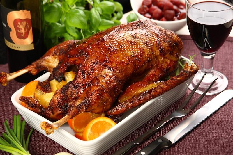 Sekrety idealnie upieczonej gęsi: jak długo powinna się piec?