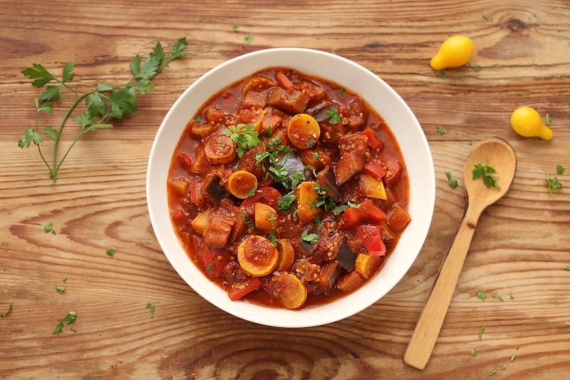 Tajemnice idealnej zupy gulaszowej: jakie przyprawy warto dodać?