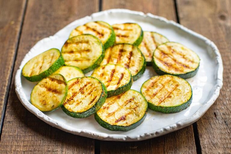 Zaskocz smakami: najlepsze przyprawy do cukinii z grilla