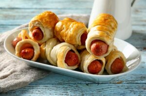 Idealne parówki w cieście francuskim – jak długo je piec, aby były doskonałe?