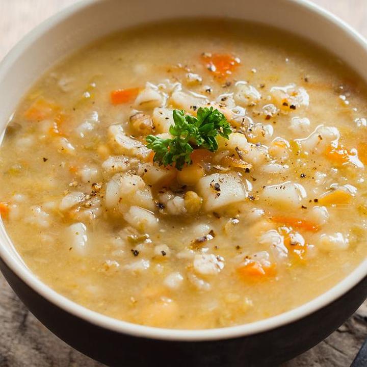 Najlepsze mięsa do gotowania aromatycznych zup – na jakim mięsie postawić?