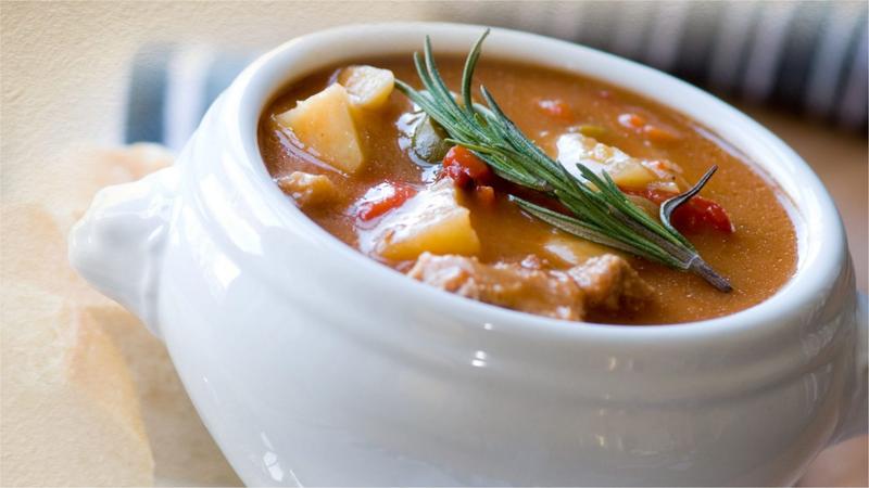 Pyszne zupy, które idealnie sprawdzą się na obiad komunijny