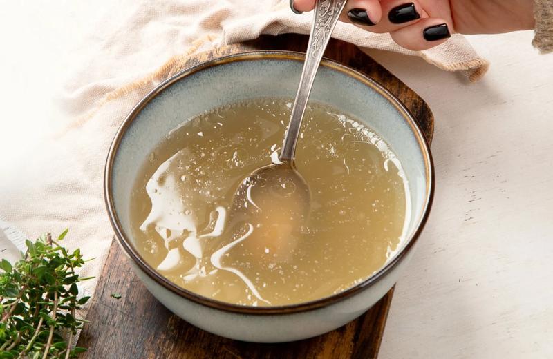 Rosół na kurzych łapkach