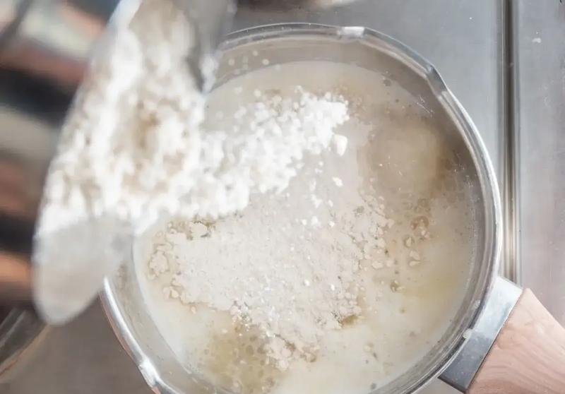 Ciekawe sposoby na zagęszczenie sosu bez użycia mąki