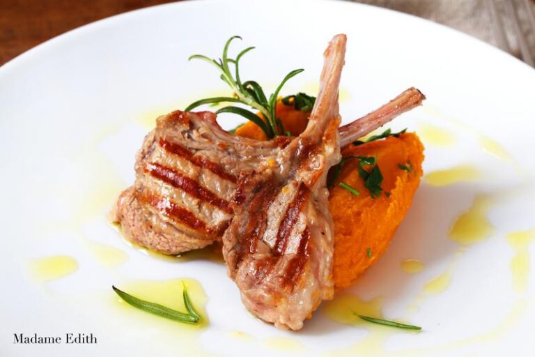 Jak idealnie usmażyć kotlety jagnięce – czas i technika, które zachwycą twoje podniebienie