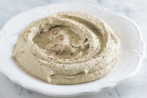 Odkryj najlepsze sposoby, czym doprawić hummus dla wyjątkowego smaku