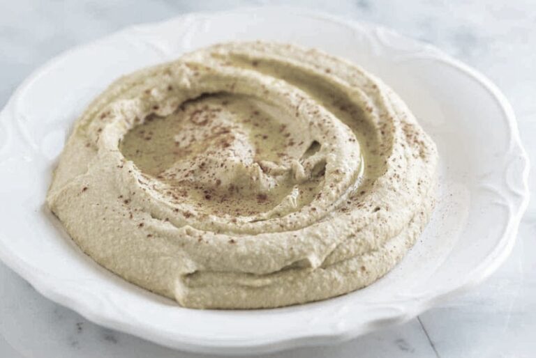 Odkryj najlepsze sposoby, czym doprawić hummus dla wyjątkowego smaku
