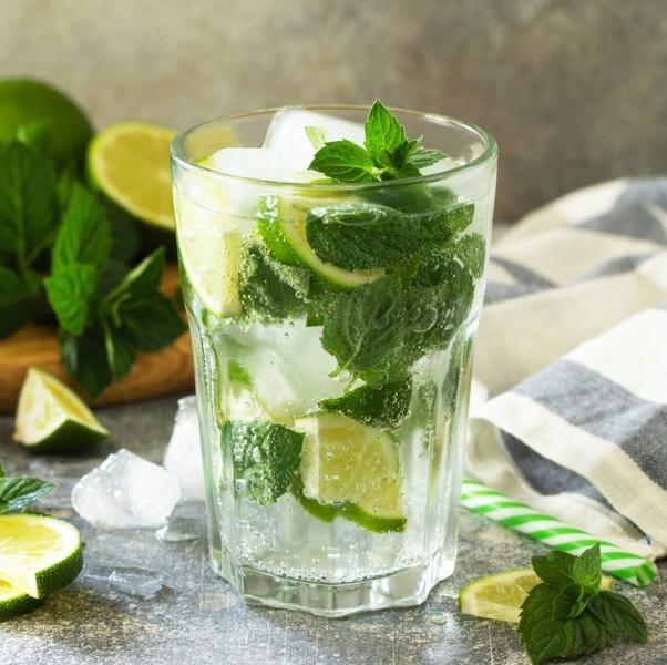 Alternatywy dla rumu w mojito – czym zastąpić ten klasyczny składnik?